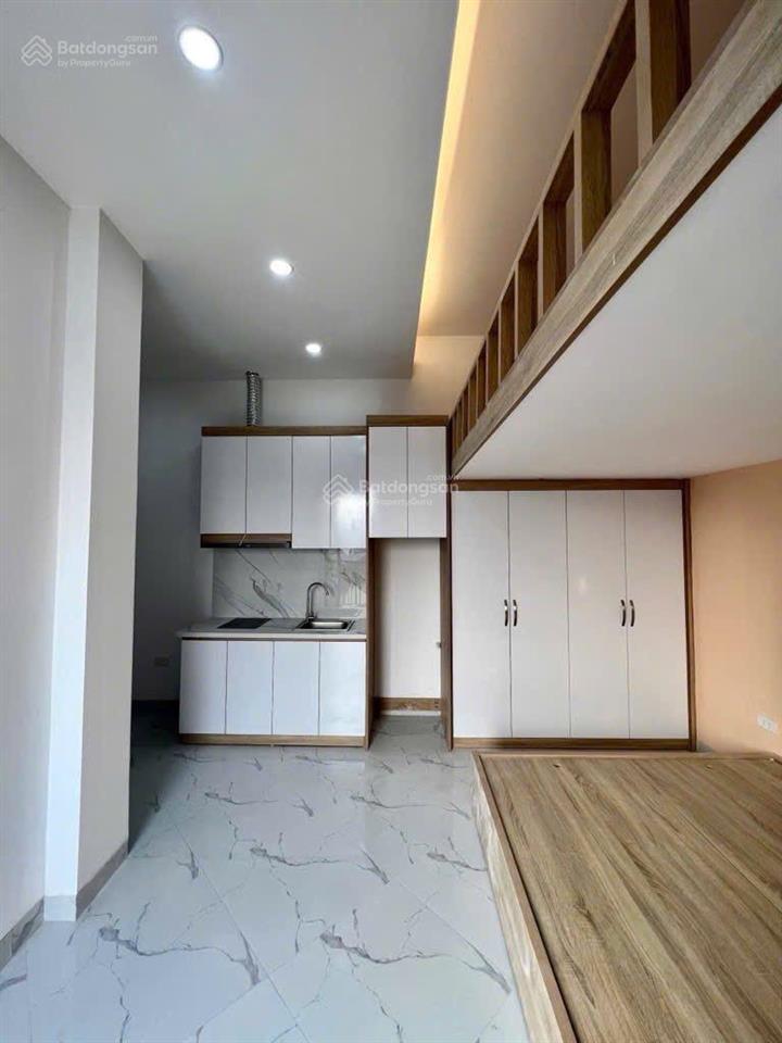 Cho thuê ccmn ban công, view thoáng tầng 4, giá 5tr, tại nguyên hồng, gần chợ, trường thành công.