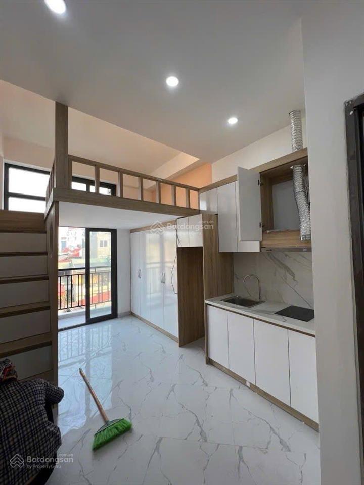 Cho thuê ccmn ban công, view thoáng tầng 4, giá 5tr, tại nguyên hồng, gần chợ, trường thành công.