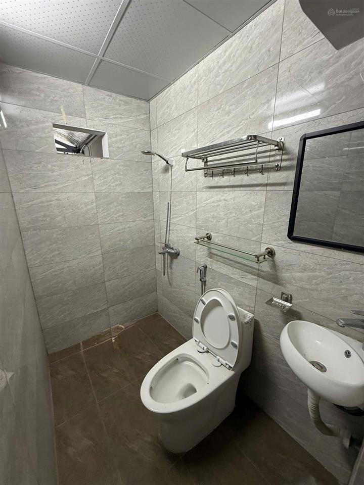 Cho thuê phòng 2 giường, phù hợp hộ gia đình ở, giá chỉ 4,5tr, gần trường chợ, tại u4 kđt đô nghĩa.