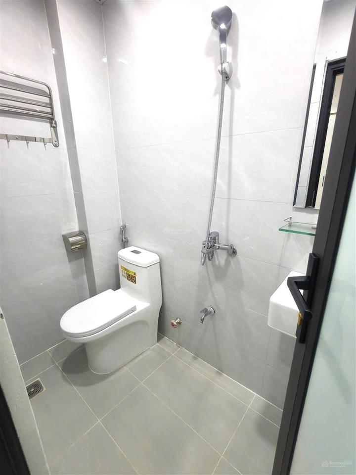 Cho thuê ccmn ban công, thang máy, tại 112 ngọc khánh, thông 612 đê la thành, giá 5tr5, vào ở ngay