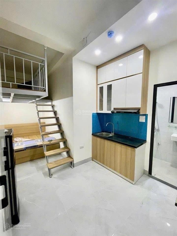 Cho thuê phòng dọn vào ở ngay, gác xép, 34 bạn sv hoặc hộ gia đình ở tại đê la thành, chỉ 4.9tr/th