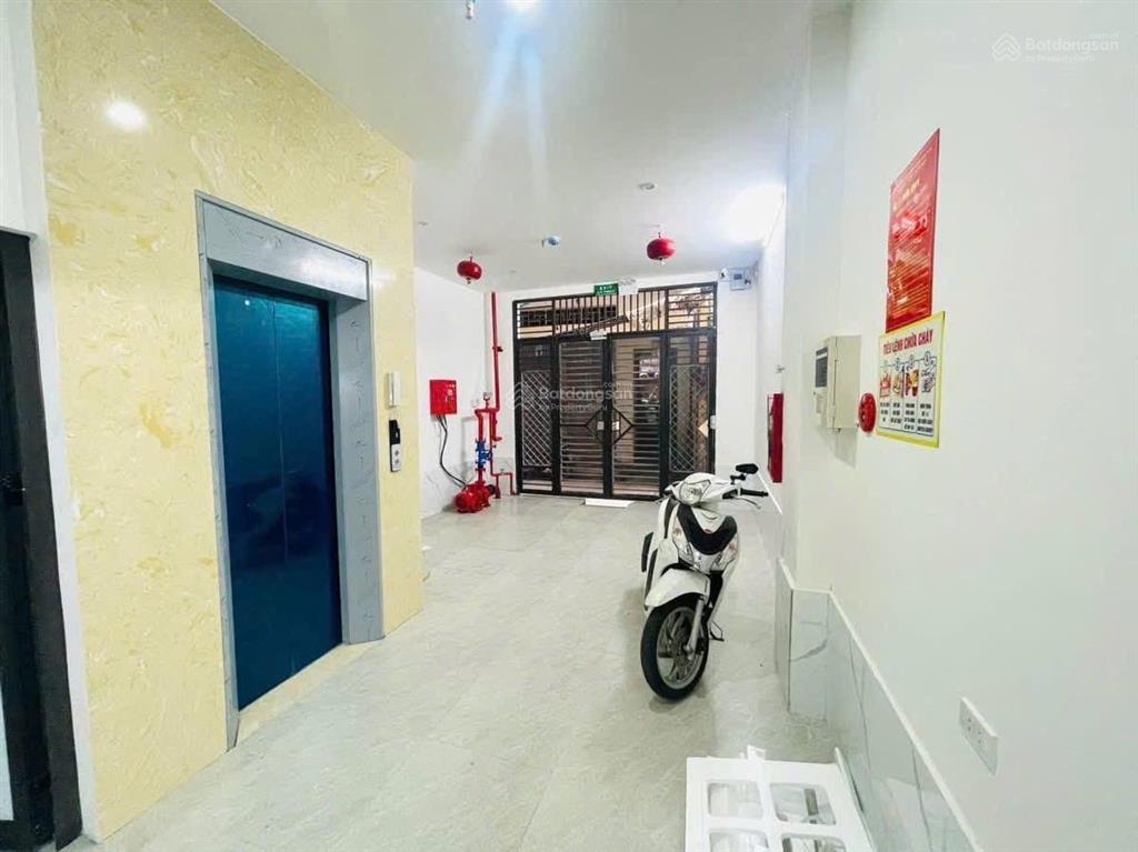 Cho thuê phòng dọn vào ở ngay, gác xép, 34 bạn sv hoặc hộ gia đình ở tại đê la thành, chỉ 4.9tr/th