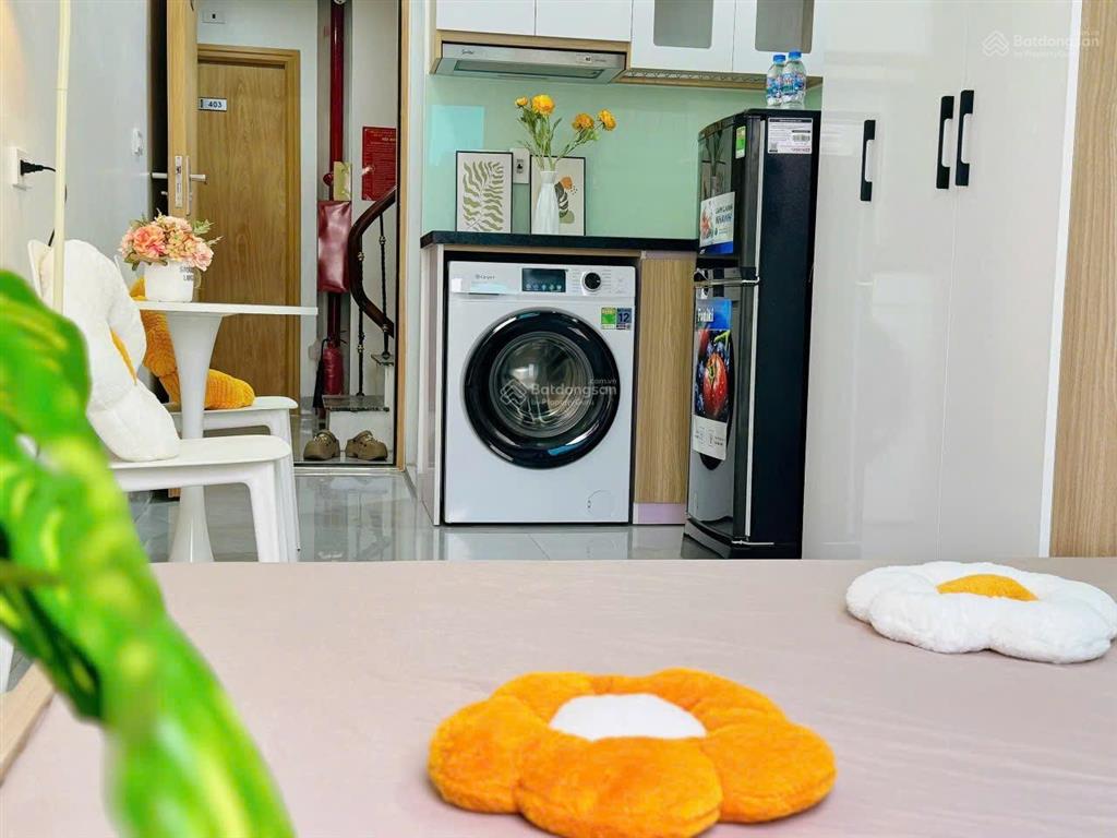 Chính chủ cho thuê phòng ccmn, 30m ra mặt phố đê la thành, ngã tư láng hạ, ban công, giá chỉ 5.2tr