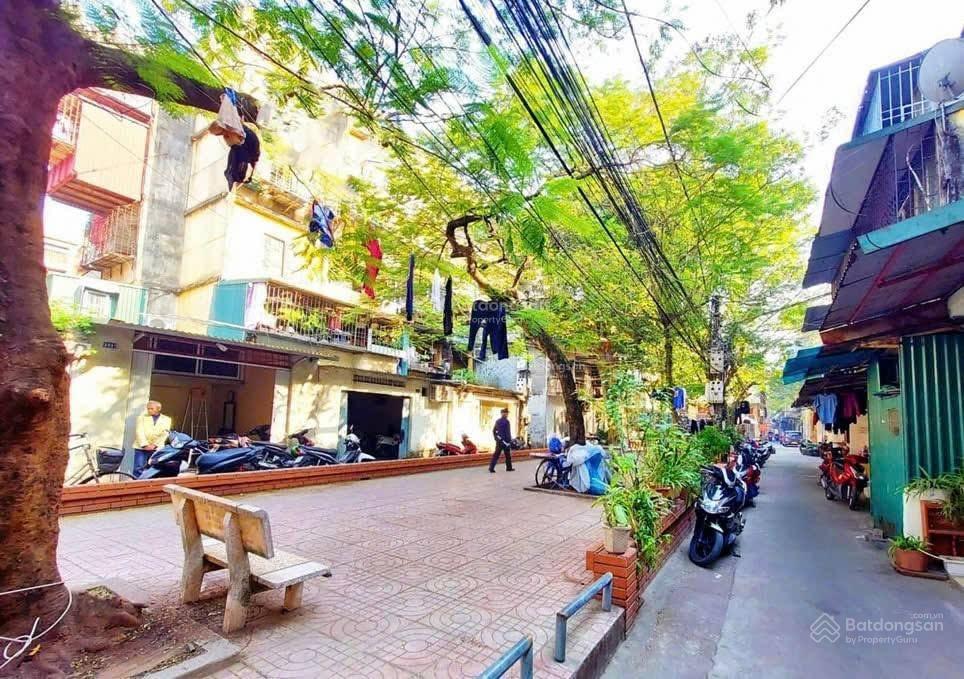Chính chủ bán căn hộ tt a1, phố 8/3, hai bà trưng, ban công, full nt, giá 999 triệu,  0868 916 ***