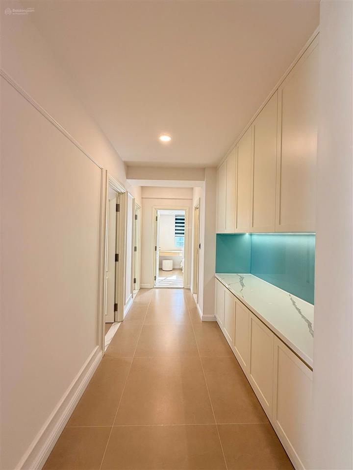 Bán căn hộ mỹ khánh 1, phú mỹ hưng, quận 7 view hồ bơi, nội thất cao cấp mới 100%