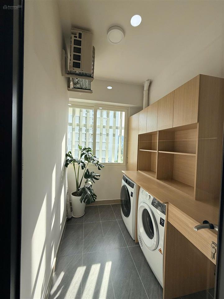 Bán căn hộ mỹ khánh 1, phú mỹ hưng, quận 7 view hồ bơi, nội thất cao cấp mới 100%