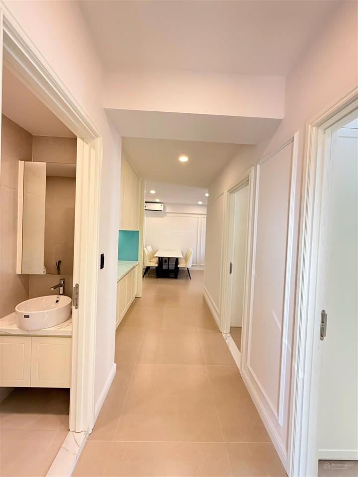 Bán căn hộ mỹ khánh 1, phú mỹ hưng, quận 7 view hồ bơi, nội thất cao cấp mới 100%