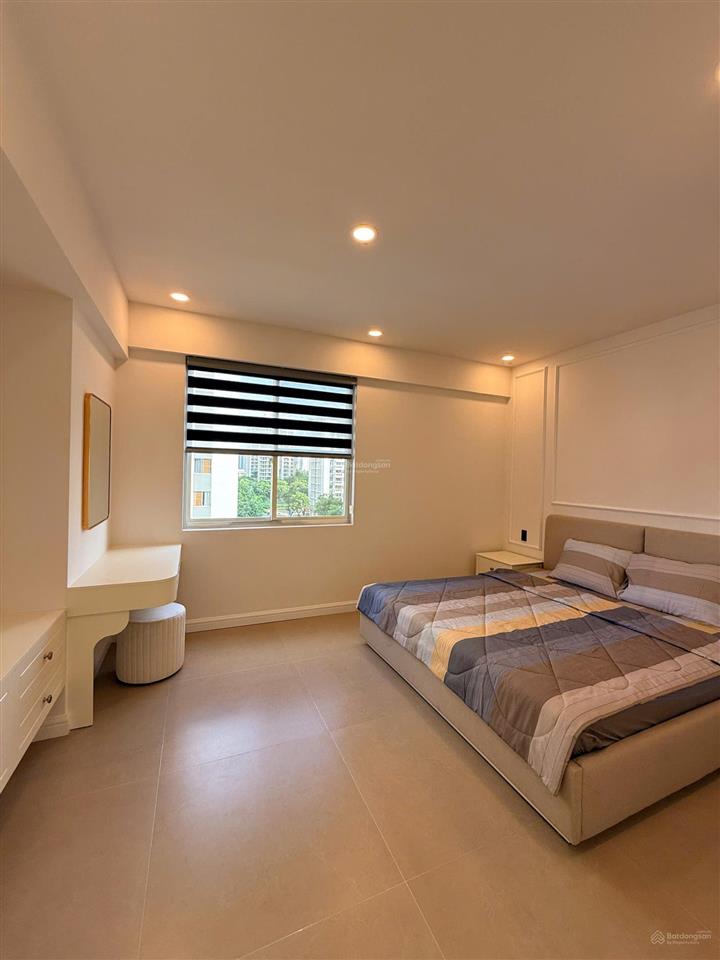 Bán căn hộ mỹ khánh, phú mỹ hưng, quận 7 view hồ bơi nội thất cao cấp 10.8 tỷ