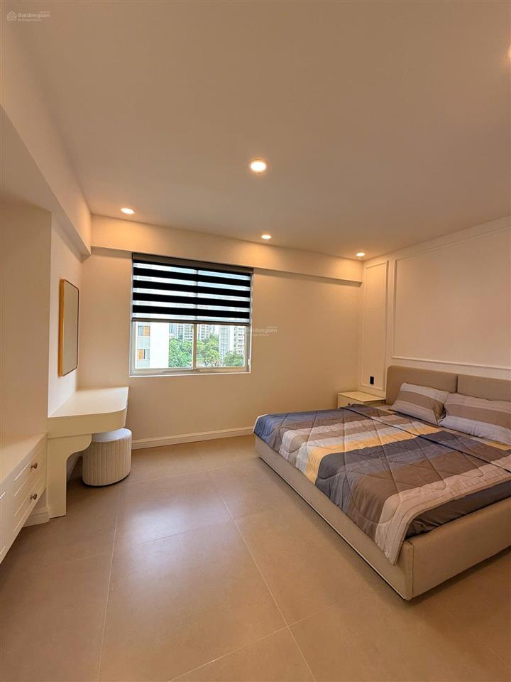 Bán căn hộ mỹ khánh, phú mỹ hưng, quận 7 view hồ bơi, nội thất cao cấp mới 100%