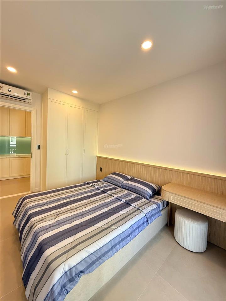 Bán căn hộ mỹ khánh, phú mỹ hưng, quận 7 view hồ bơi, nội thất cao cấp mới 100%