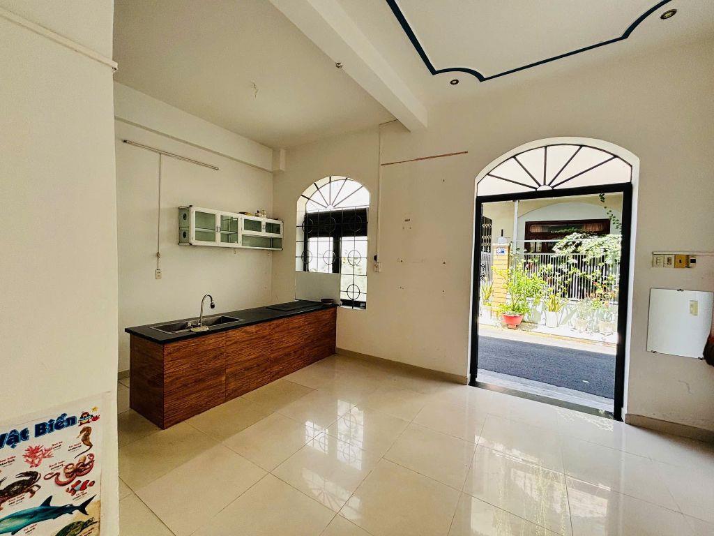 Bán nhà 01 tầng Sư Vạn Hạnh DT 30m² Có chỗ đậu ô tô Giá 2,45 tỷ - Bắc Nha Trang