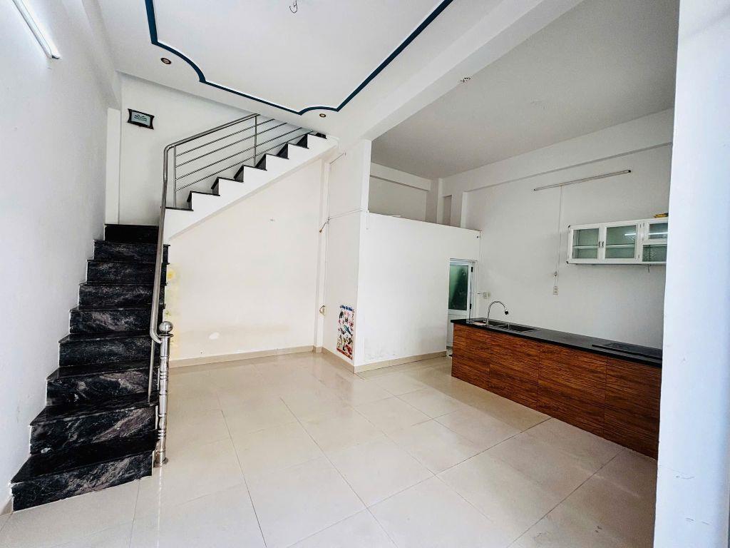 Bán nhà 01 tầng Sư Vạn Hạnh DT 30m² Có chỗ đậu ô tô Giá 2,45 tỷ - Bắc Nha Trang
