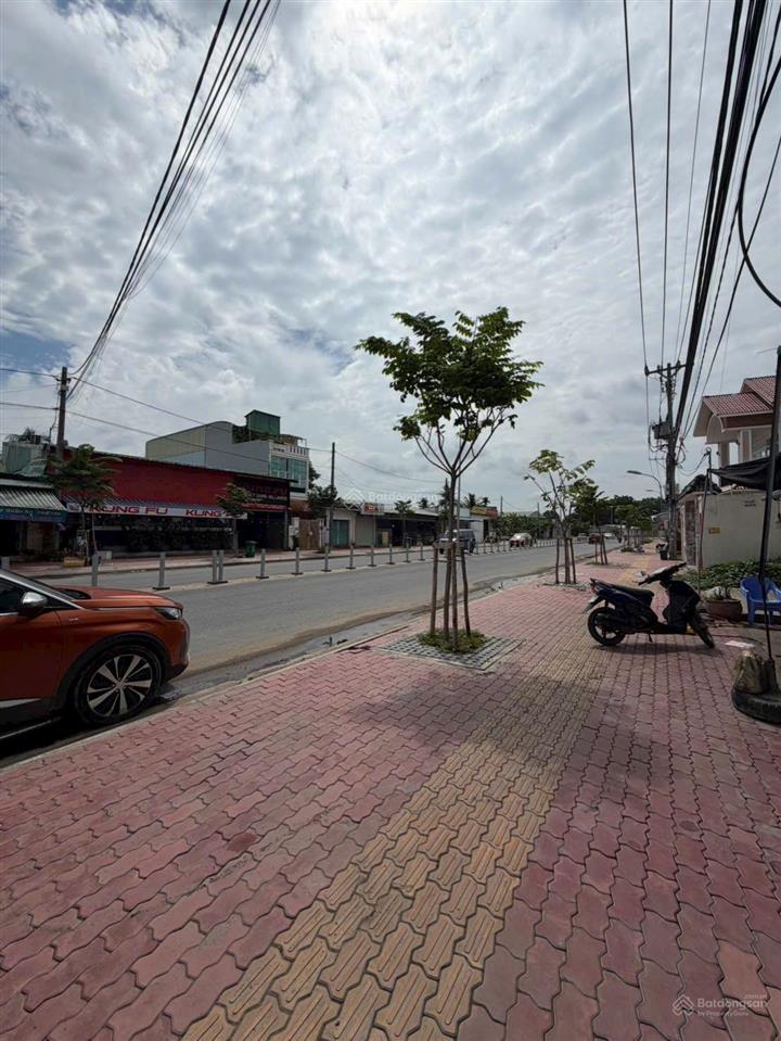 Bán nhà mặt phố lò lu, 14 tỷ, dt xây dựng 392.7m2, giá ưu đãi, chính chủ, dt đất 80.8m2