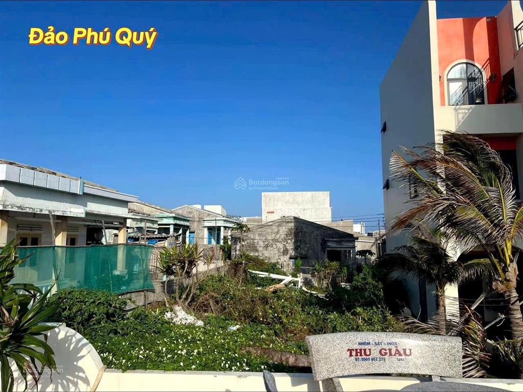 Thửa đất mặt tiền đường ngay biển liền kề khách sạn đảo phú quý giá 3 tỷ thương lượng