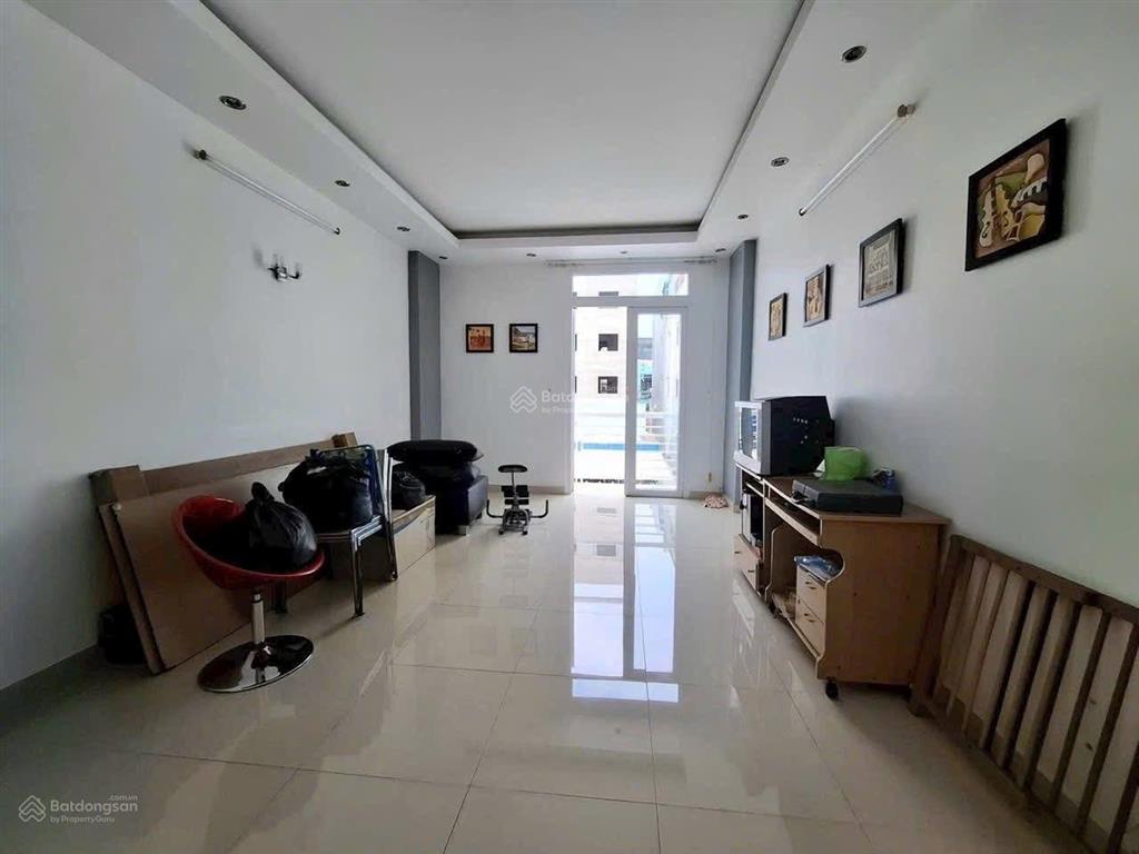Bán nhà ngay phường tân hưng quận 7 ngang 5m  nhà đẹp ở liền. gần trung tâm