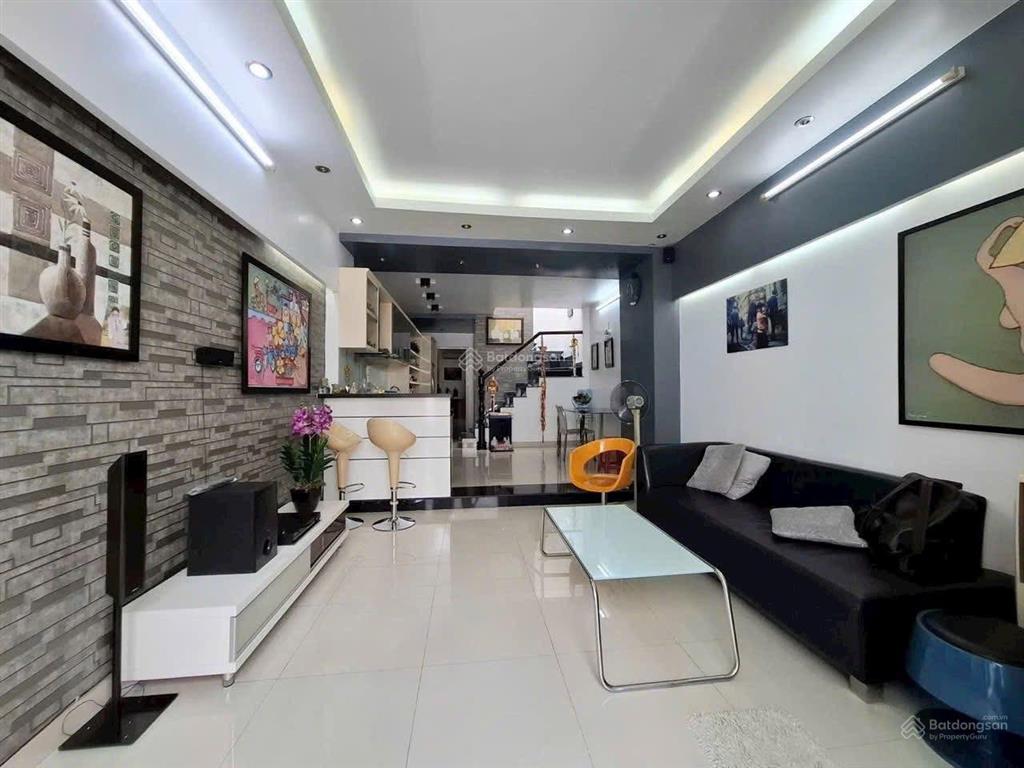 Bán nhà ngay phường tân hưng quận 7 ngang 5m  nhà đẹp ở liền. gần trung tâm