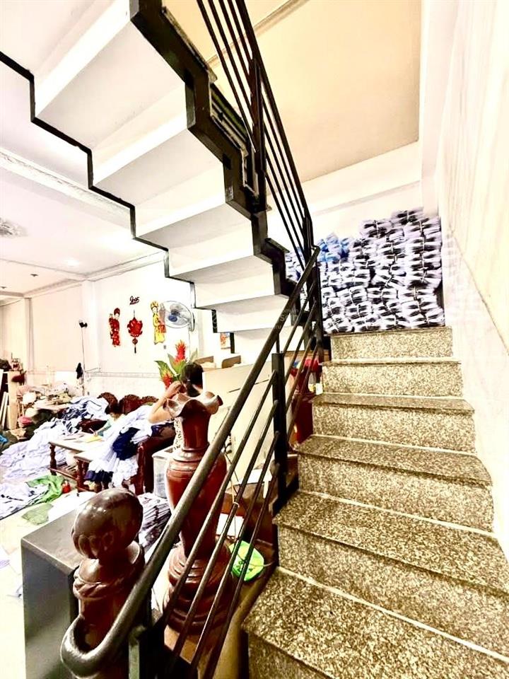 Bán gấp nhà lâm văn bền  quận 7  đường trước nhà 4m  dt 37mv  giá tốt, chỉ 3 đồng nhỉnh, shr,