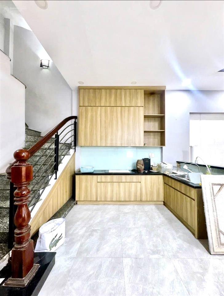 Bán nhà trung tâm quận 7  ngang 6m  3 tầng 4 pn  đường trước nhà 5m chưa qua đầu tư