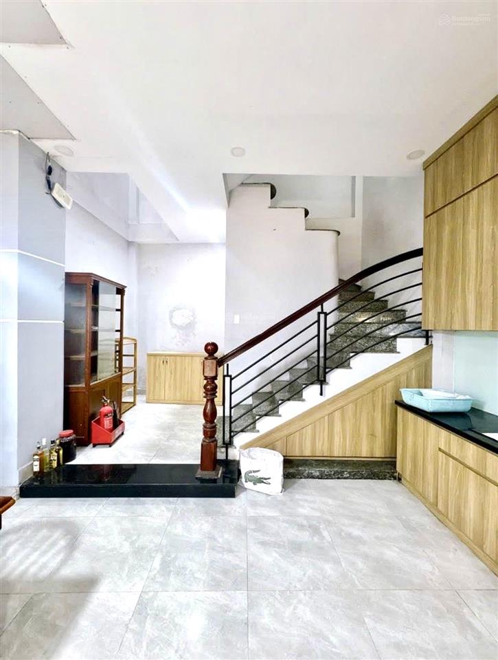Bán nhà trung tâm quận 7  ngang 6m  3 tầng 4 pn  đường trước nhà 5m chưa qua đầu tư