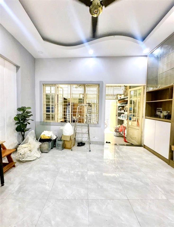 Bán nhà trung tâm quận 7  ngang 6m  3 tầng 4 pn  đường trước nhà 5m chưa qua đầu tư