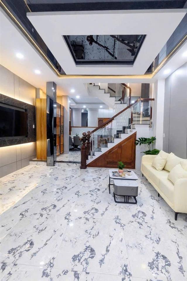 Bán nhà mới đoàn văn bơ dt 50mv có nội thất  sổ hồng riêng chính chủ