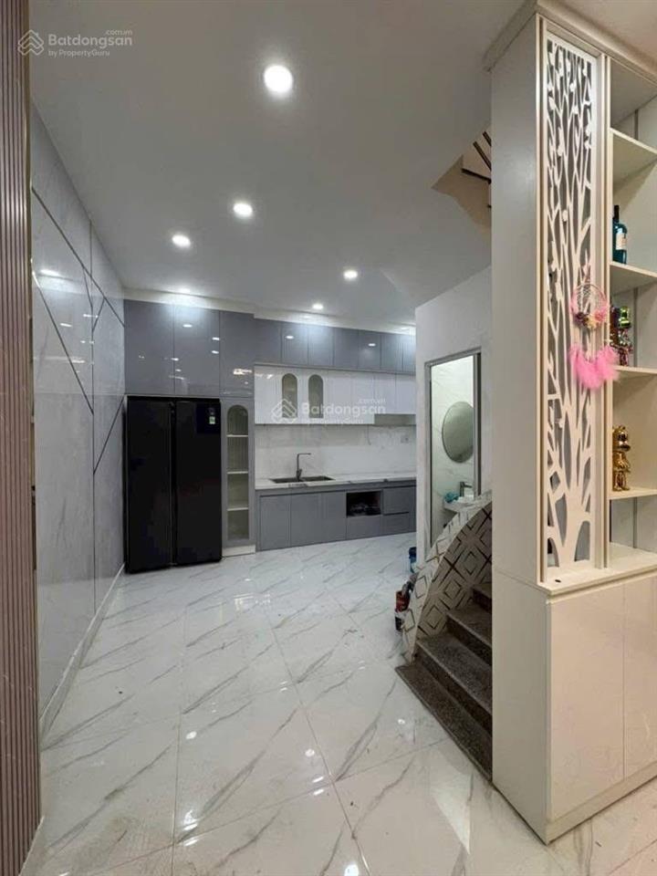 Bán nhà nguyễn thị thập, quận 7, giá 4,4 tỷ, dt. 40mv. nhà 4 tầng, có sân thượng. nội thất xịn sò