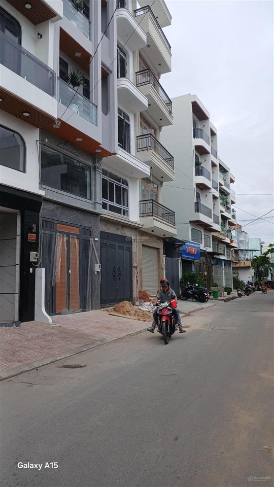Bán nhà dt 84m2. khu nhà cao tầng, ngay lê đình cẩn giáp khu tên lửa giá 4tỷ4 còn thương lượng