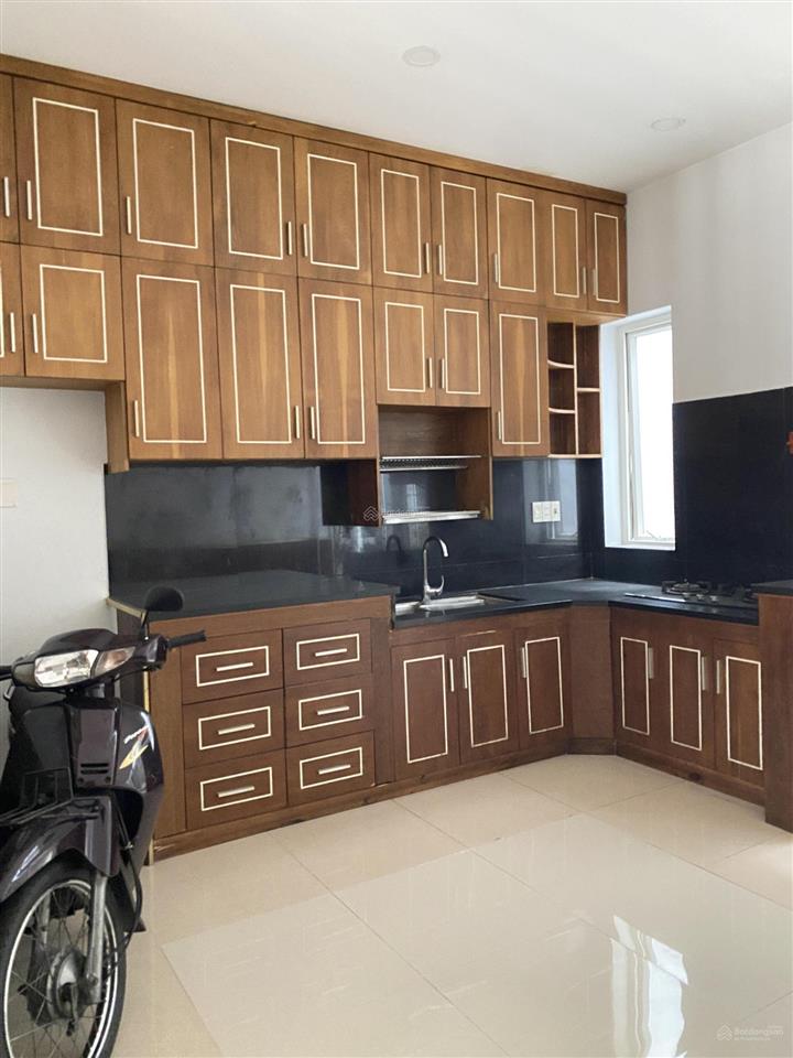 8 tỷ 600 ngang 5x15m  7pn, 3 tầng, 7 chỗ tới nhà, hoàng quốc việt, q. 7