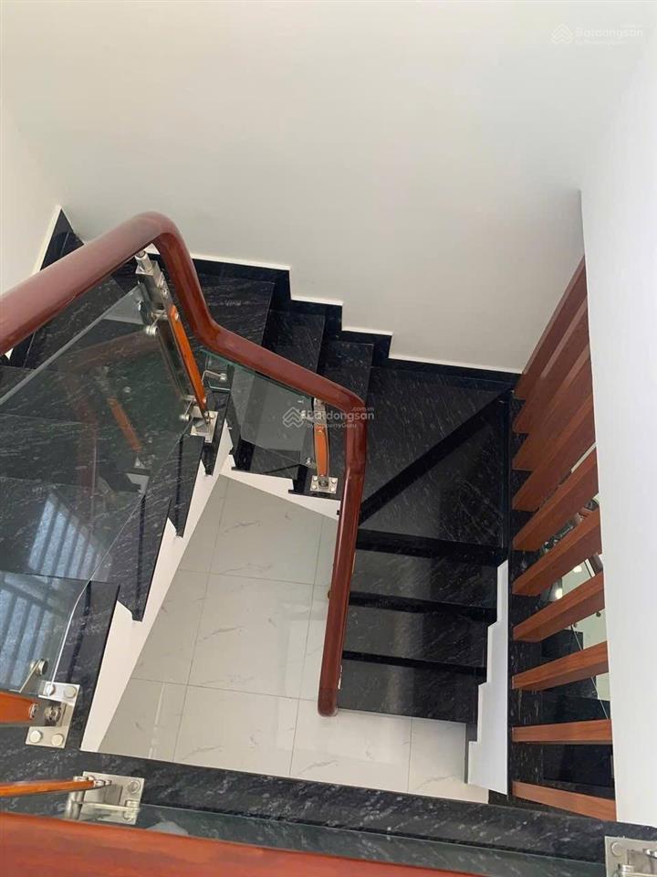 4 tỷ 5  hẻm xe hơi 4m  cách mt bùi văn ba 30m  nhà 3 tầng  ngang 4m