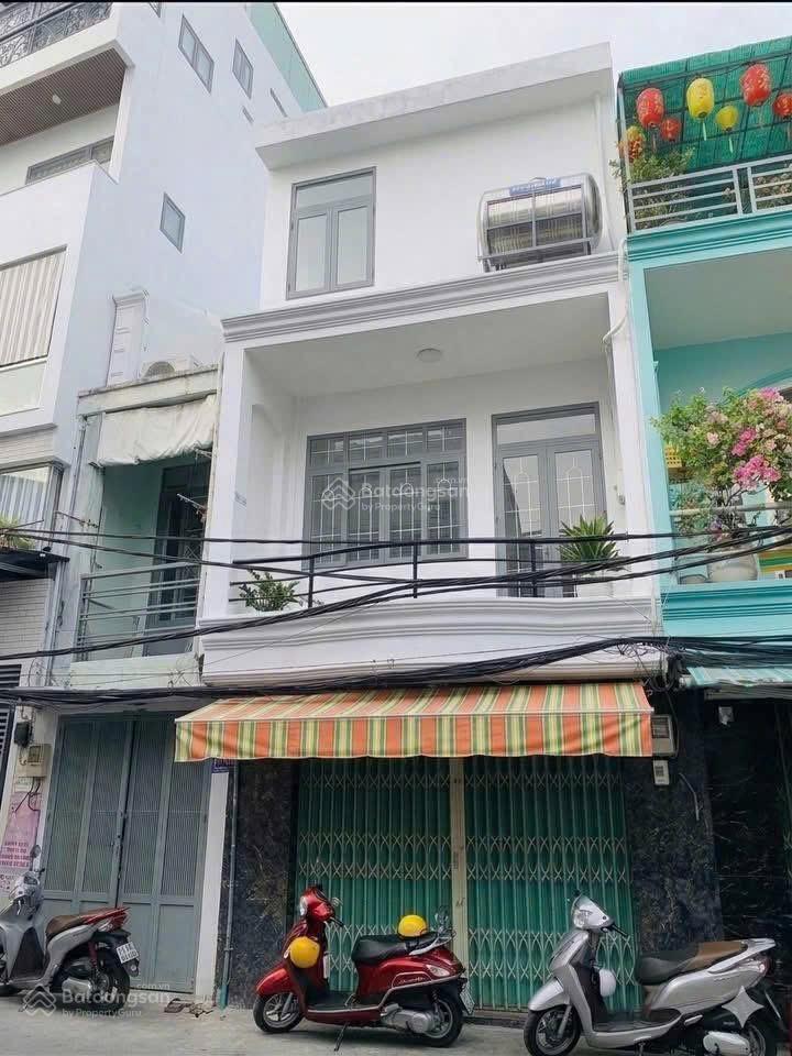 4 tỷ 5  hẻm xe hơi 4m  cách mt bùi văn ba 30m  nhà 3 tầng  ngang 4m