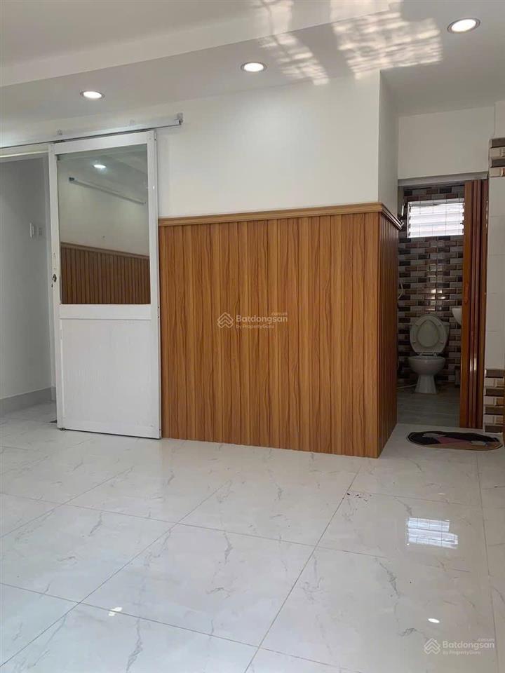 4 tỷ 5  hẻm xe hơi 4m  cách mt bùi văn ba 30m  nhà 3 tầng  ngang 4m