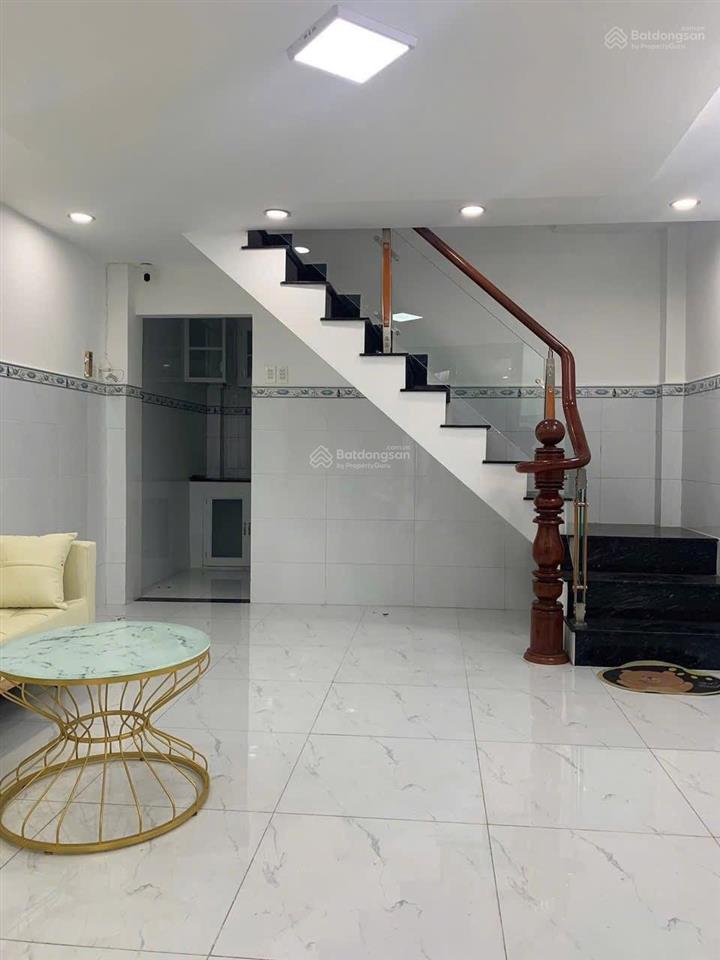 4 tỷ 5  hẻm xe hơi 4m  cách mt bùi văn ba 30m  nhà 3 tầng  ngang 4m