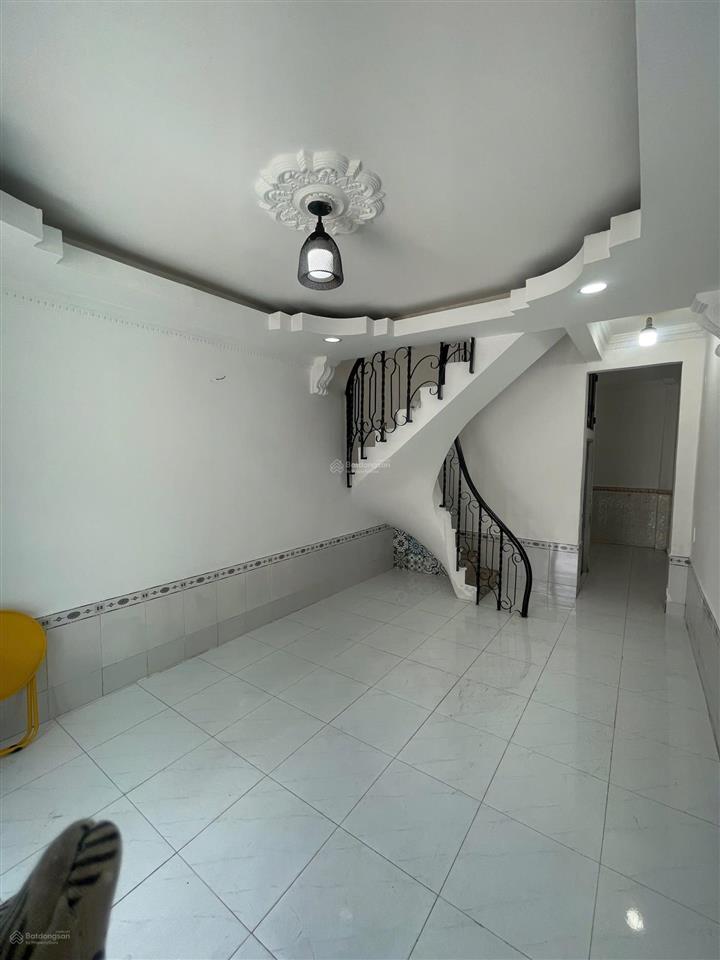 3 tỷ 690  hẻm 4m  thẳng 1 trục  cách htp chỉ 20m  phú thuận q7  cách nguyễn thị thập 400m