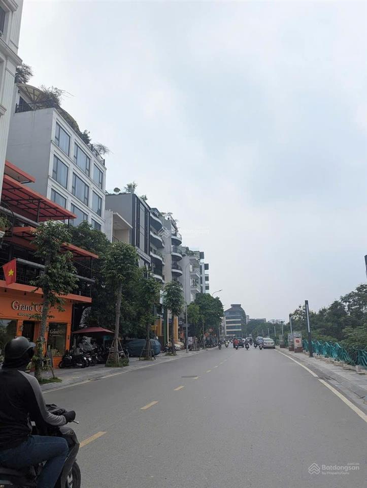 Cần bán nhanh nhà mặt phố âu cơ, phường tây hồ, 100m2, mặt tiền 5m, giá cực tốt, kinh doanh đỉnh!