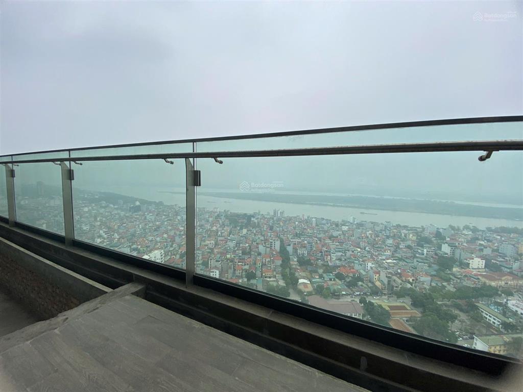 Hiếm có 1 căn penthouse đẹp tây hồ 495m2, view trọn sông hồng và hồ tây giá chỉ hơn 131tr/m2