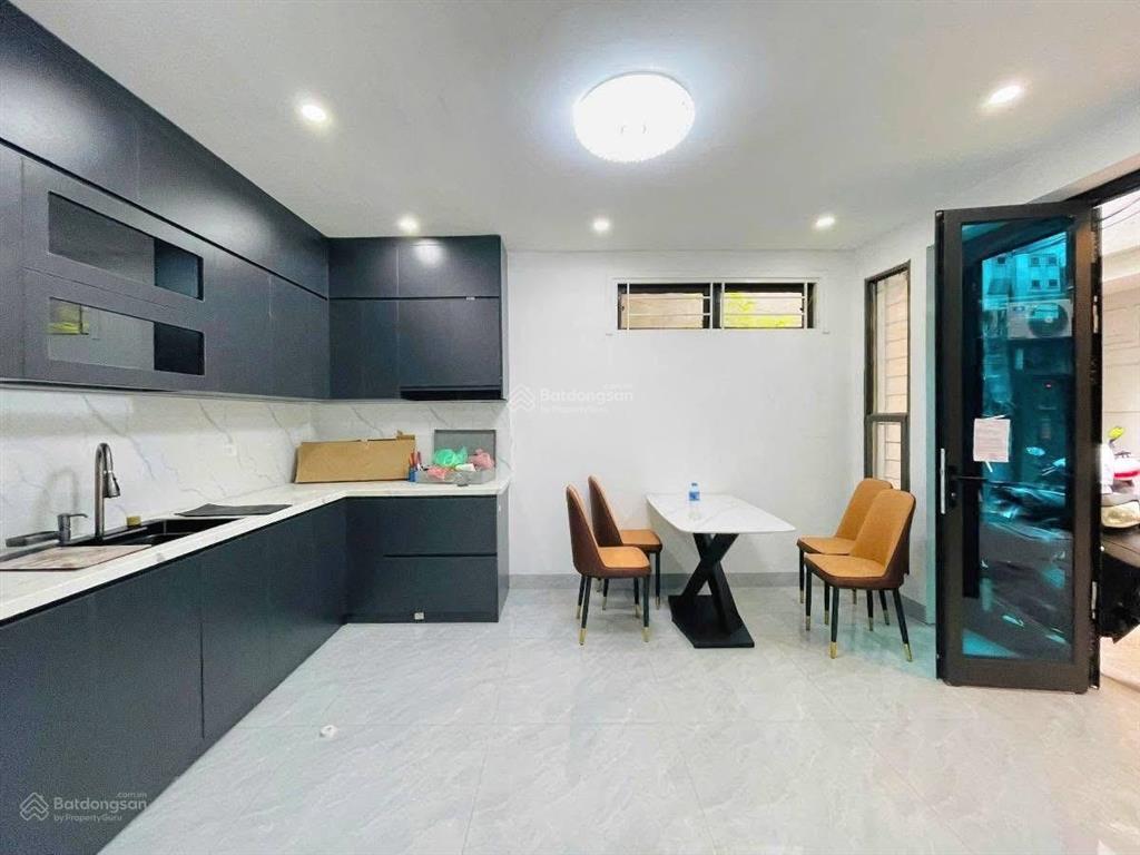 Bán nhà lô góc 30m x 5 tầng mt 4 mét 7.8 tỷ phố yên hòa cầu giấy .