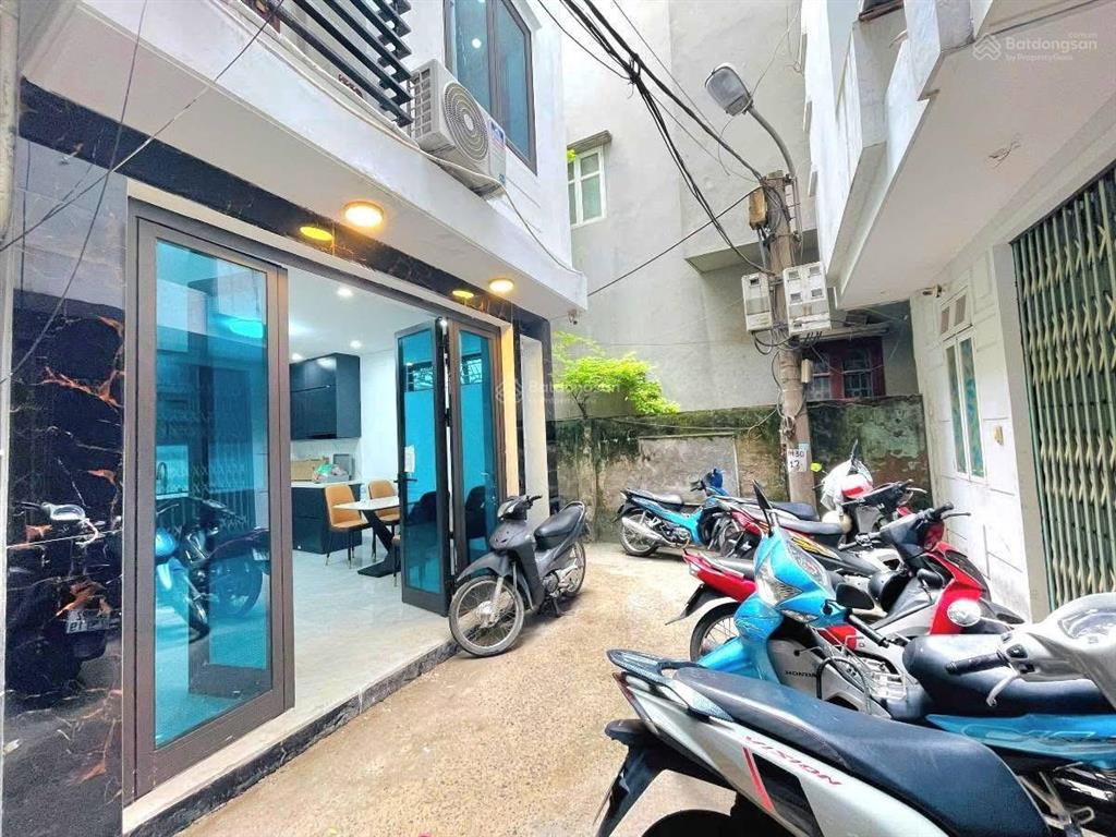 Bán nhà lô góc 30m x 5 tầng mt 4 mét 7.8 tỷ phố yên hòa cầu giấy .