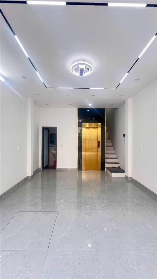 Tôi chính chủ bán nhà phố cát linh lô góc thang máy 14.8 tỷ miễn trung gian