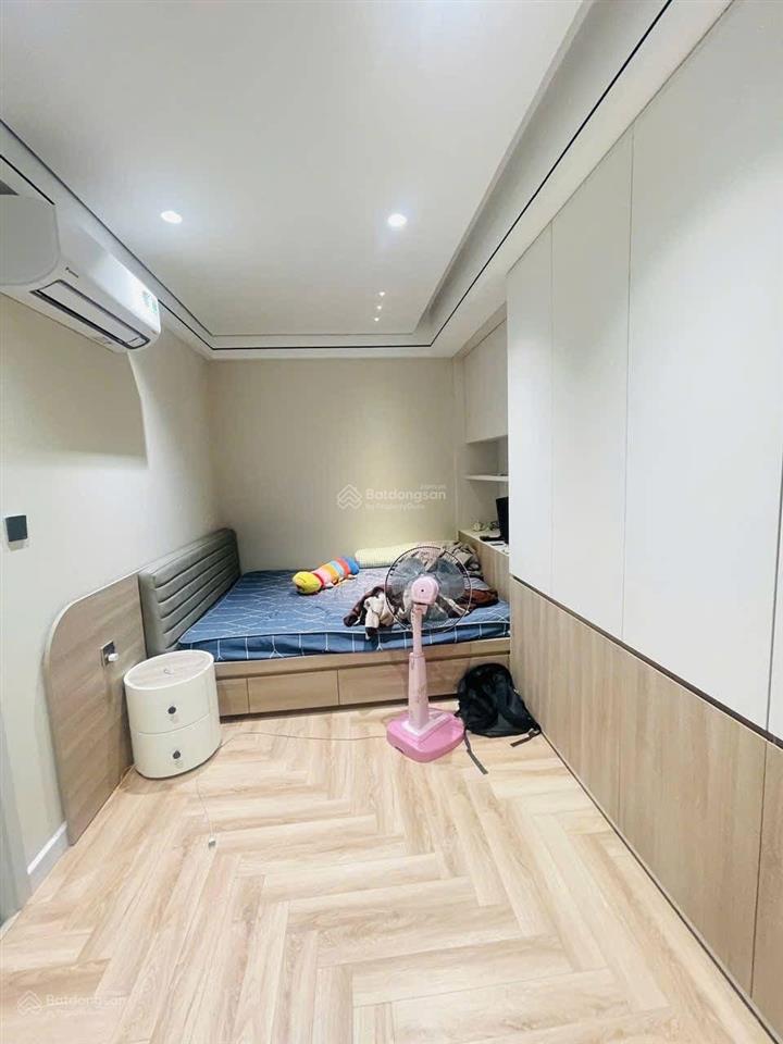 Tôi chính chủ bán nhà phố cát linh lô góc thang máy 14.8 tỷ miễn trung gian