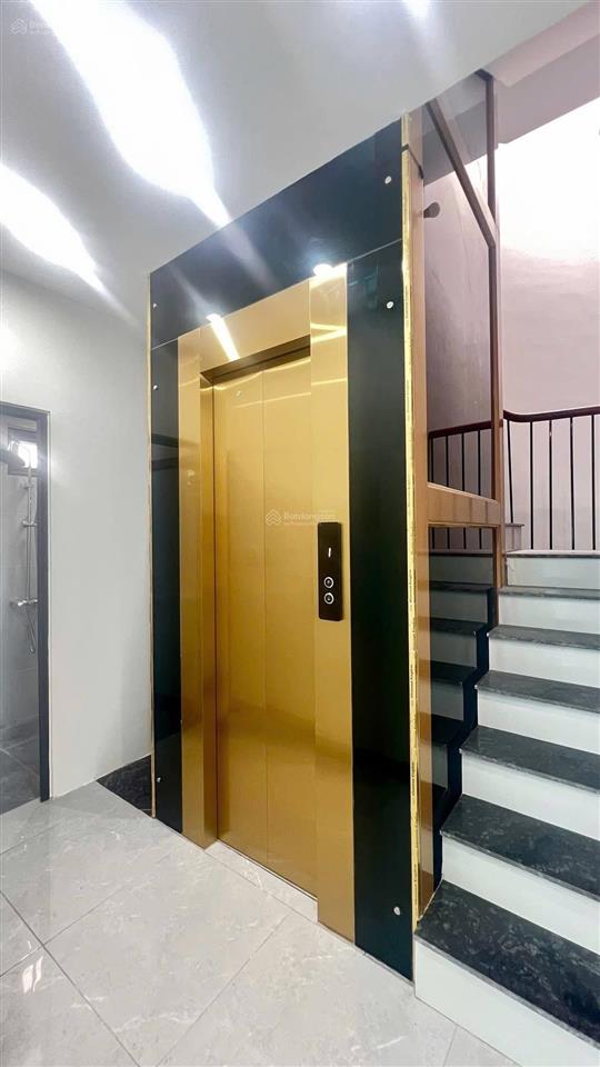 Tôi chính chủ bán nhà phố cát linh lô góc thang máy 14.8 tỷ miễn trung gian