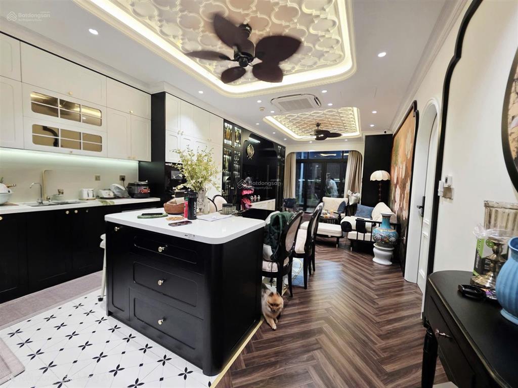 Áp lực ngân hàng cao nên chủ nhà cắt lỗ căn 3 ngủ full nội thất ở royal city giá chỉ nhỉnh 120tr/m2