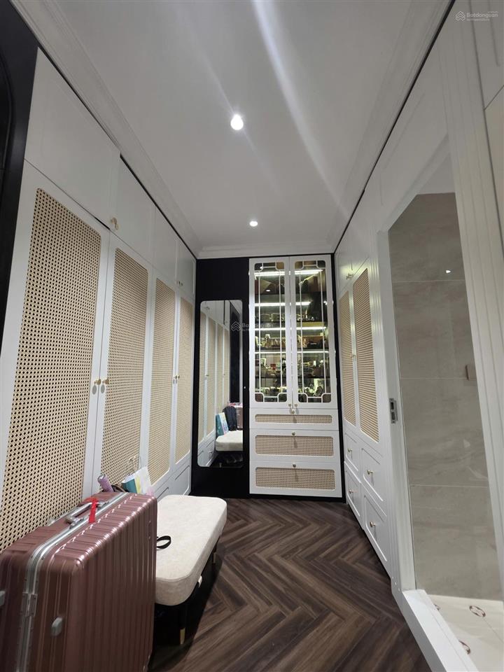 Áp lực ngân hàng cao nên chủ nhà cắt lỗ căn 3 ngủ full nội thất ở royal city giá chỉ nhỉnh 120tr/m2