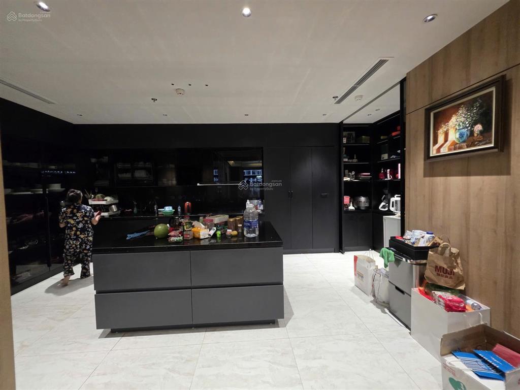 Đập thông 4pn 3wc royal city, 28,5 tỷ, 230m2 view hướng mát, bể bơi. rẻ nhất thị trường