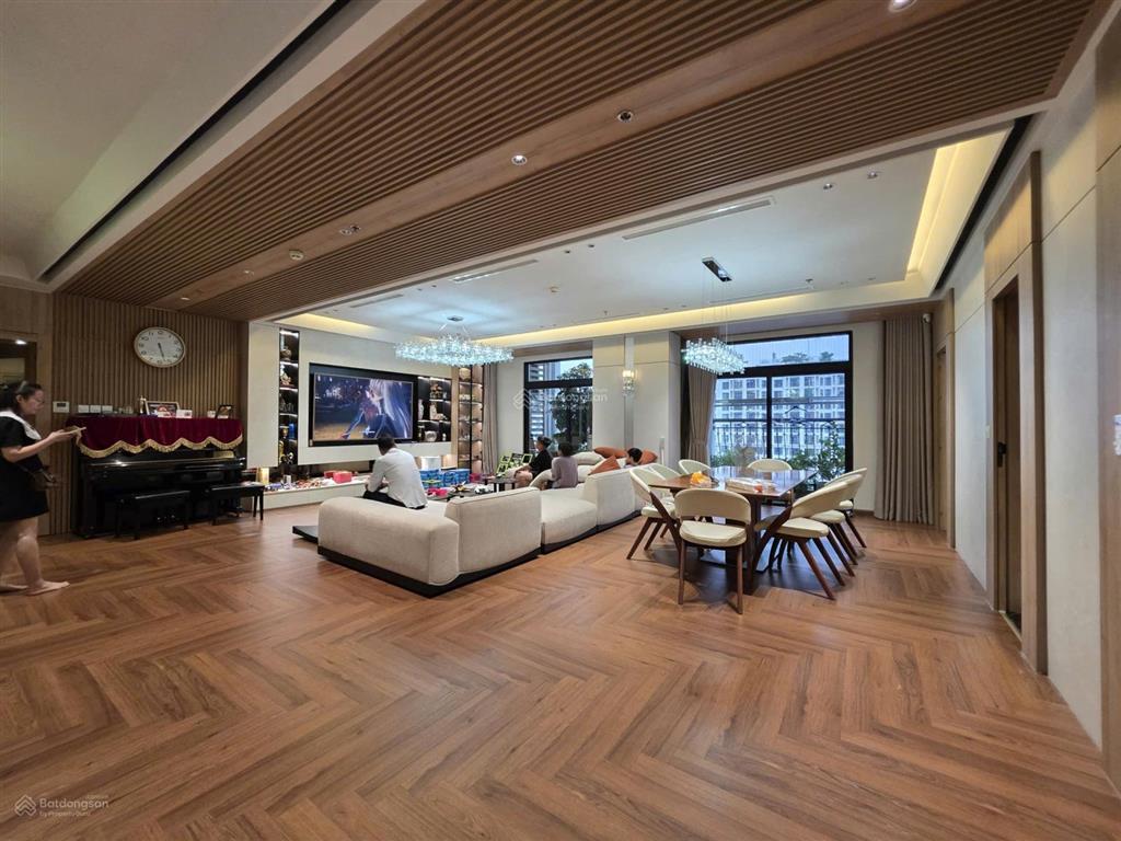 Đập thông 4pn 3wc royal city, 28,5 tỷ, 230m2 view hướng mát, bể bơi. rẻ nhất thị trường