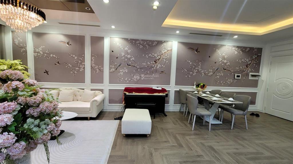 Căn góc 3 ngủ sáng 133m² giá tốt nhất ở royal city chỉ 16,x tỷ