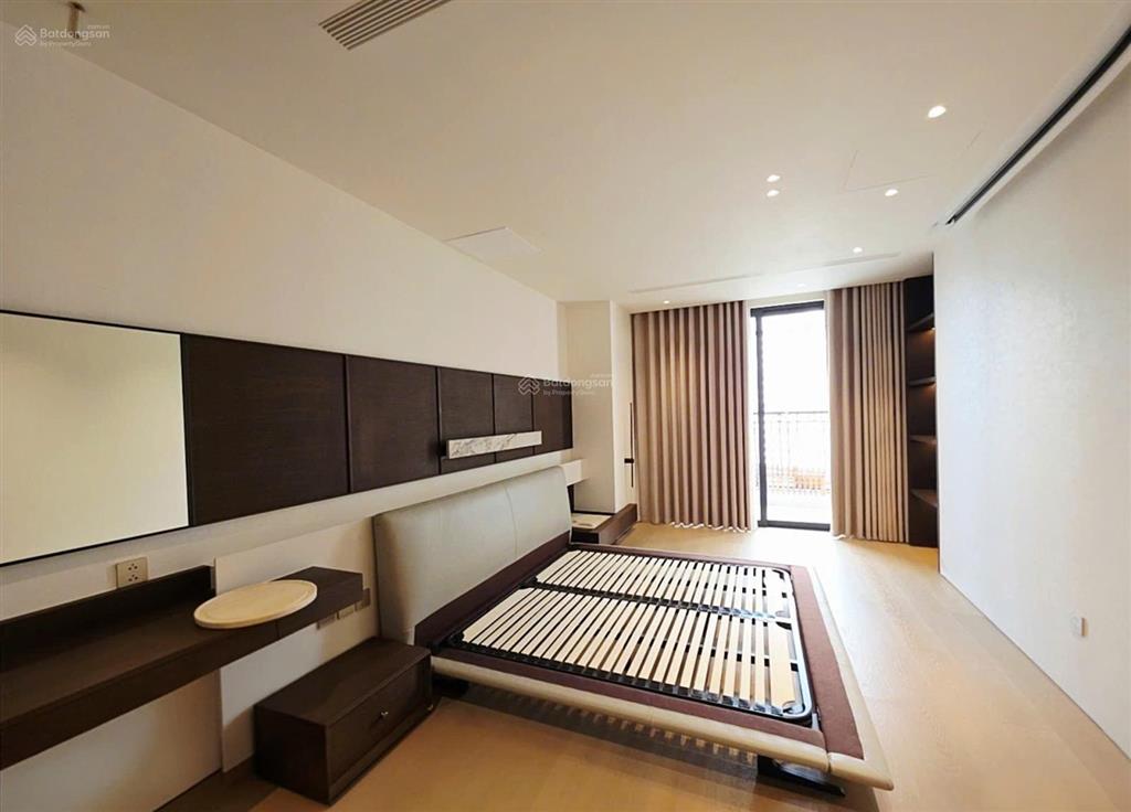 Đập thông 4 ngủ full nội thất xịn giá hời royal city