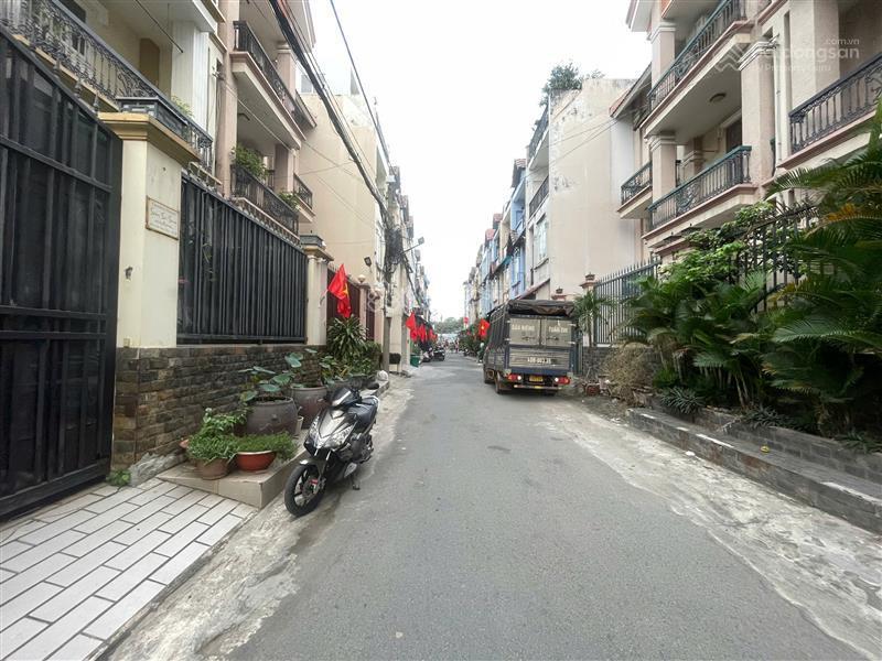 Nhà 110m hà huy giáp thạnh lộc q12  gần ngã tư ga  hẻm 12m  4 tầng 12,3 tỷ