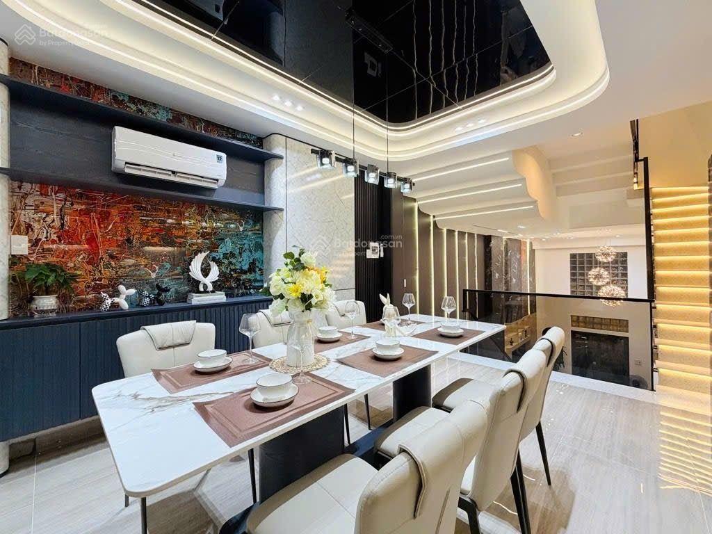 Bán nhà mới 5 tầng dọn vào ở ngay full nội thất đường tx33 phường thạnh xuân,q12, 62m(4x15).hẻm 7m