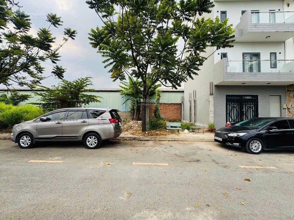 Bán lô đất thổ cư đường quốc lộ 1a, phường an phú đông, q12 dt52m(5,6x9). hẻm 8m.