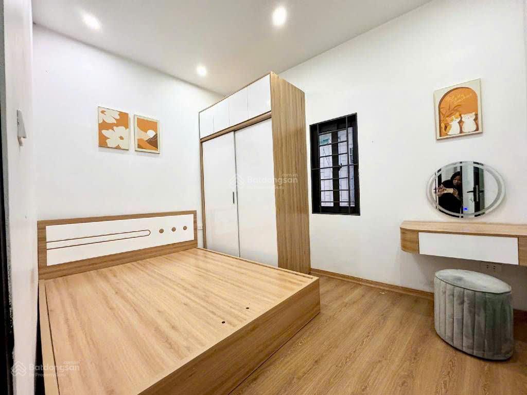 Thanh xuân  cách phố 15m  8 phòng ngủ  gần royal  dt 30tr  9.x tỷ